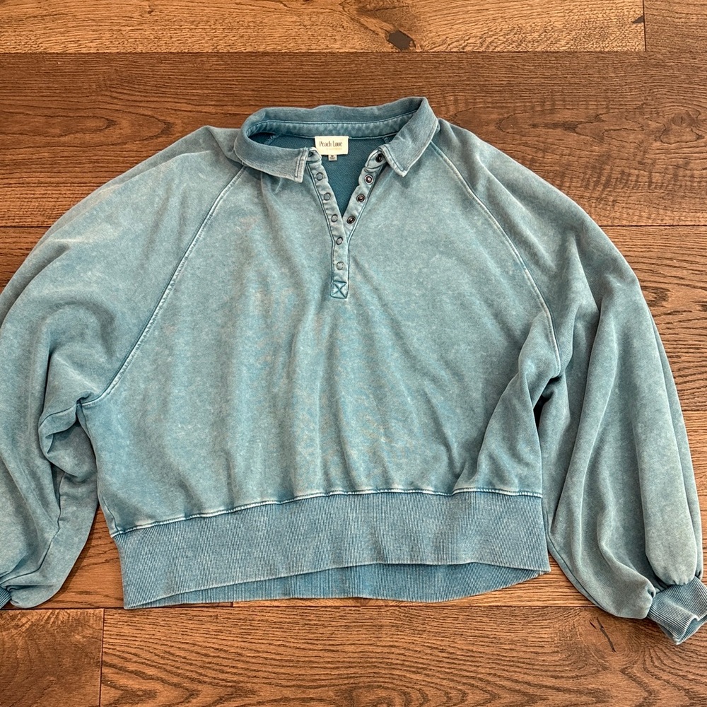 Women's Washed Blue Crew Neck Sweatershirt